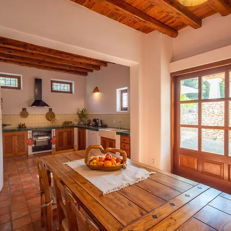 Casa De Campo Con Piscina - Relax En Ibiza Villa